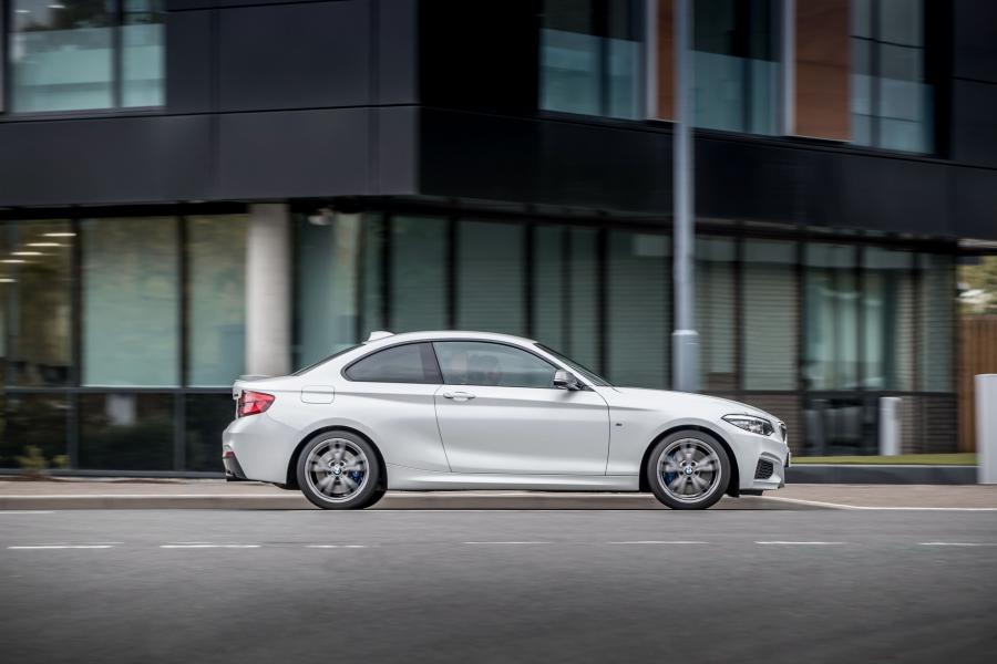  BMW M240i Coupe (F22) 2017 года  (UK) (фото 11 из 19)